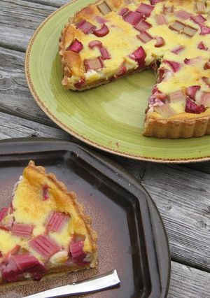 A picture of Chunky Rhubarb Tart.