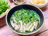 Canh Nấm Đùi Gà Nấu Rau Muống