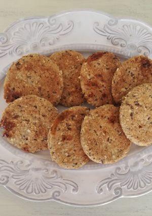 Una foto de Galletitas integrales con semillas (crocantes)