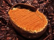 Una foto di tiramisù al caffe e savoiardi