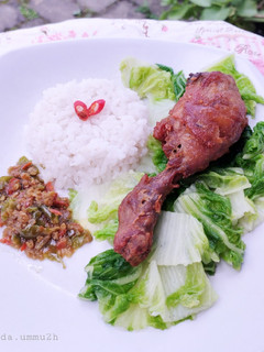 Foto resep Ayam Goreng Gurih Bumbu Putih & Sambal Korek