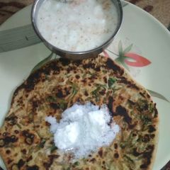 A picture of Methi Paratha.