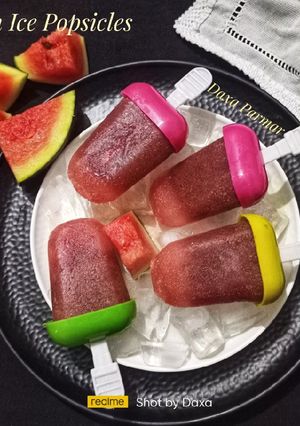 A picture of Watermelon Ice Popsicles.
