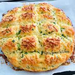 A picture of Cheesy garlic bread.
