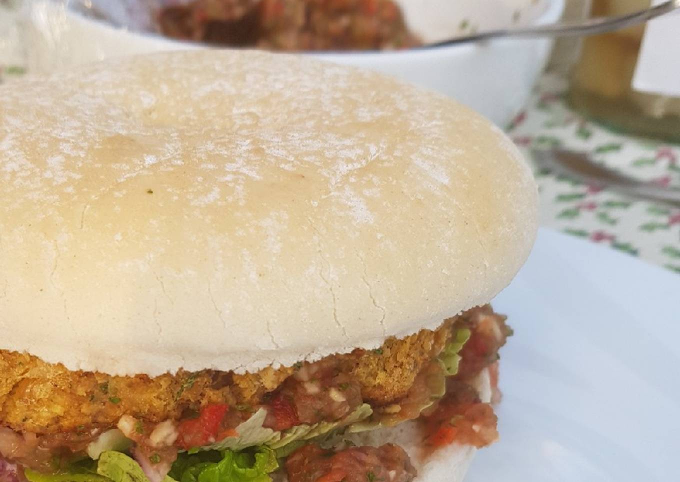 Chickpea burgers with spicy tomato salsa