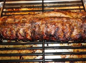 Una foto de Costillar asado con adobo de yerbas aromáticas