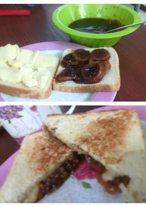 Una foto de Sandwich de guayaba y queso