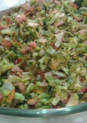 Una foto de Ensalada de brócoli