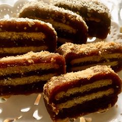 A picture of DATE ROLLS #Noheatsnack.