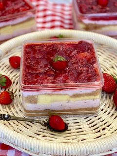 Foto resep Strawberry cheese dessert box