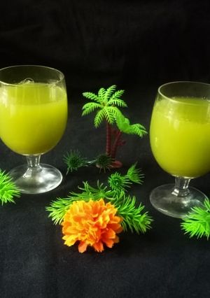 A picture of Raw mango and mint sharbat.