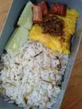 Nasi gurih dan sambal mentah