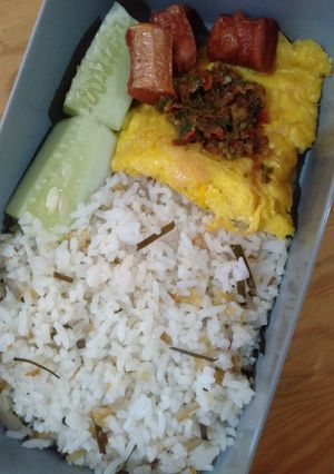 Foto resep Nasi gurih dan sambal mentah