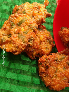 कॉर्न-पालक पकोड़ा (Corn palak pakoda recipe in Hindi) रेसिपी मुख्य फोटो