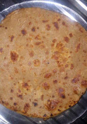 A picture of Soft brown chapatis.