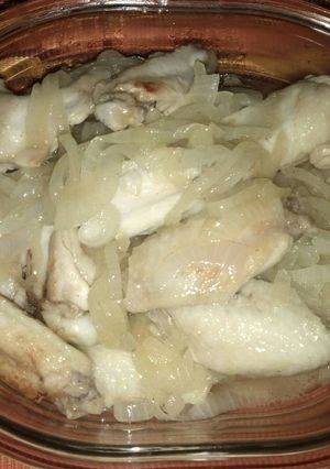 Una foto de Alitas de pollo con cebolla