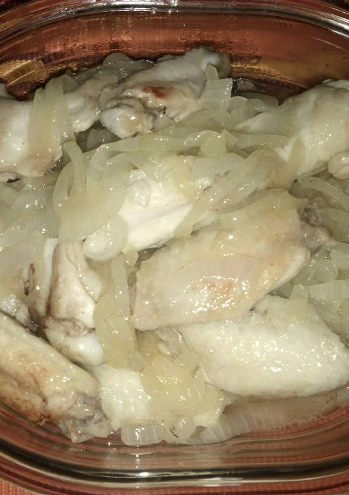 Una foto de Alitas de pollo con cebolla