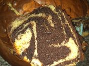 Una foto de bizcochuelo marmolado cacao amargo