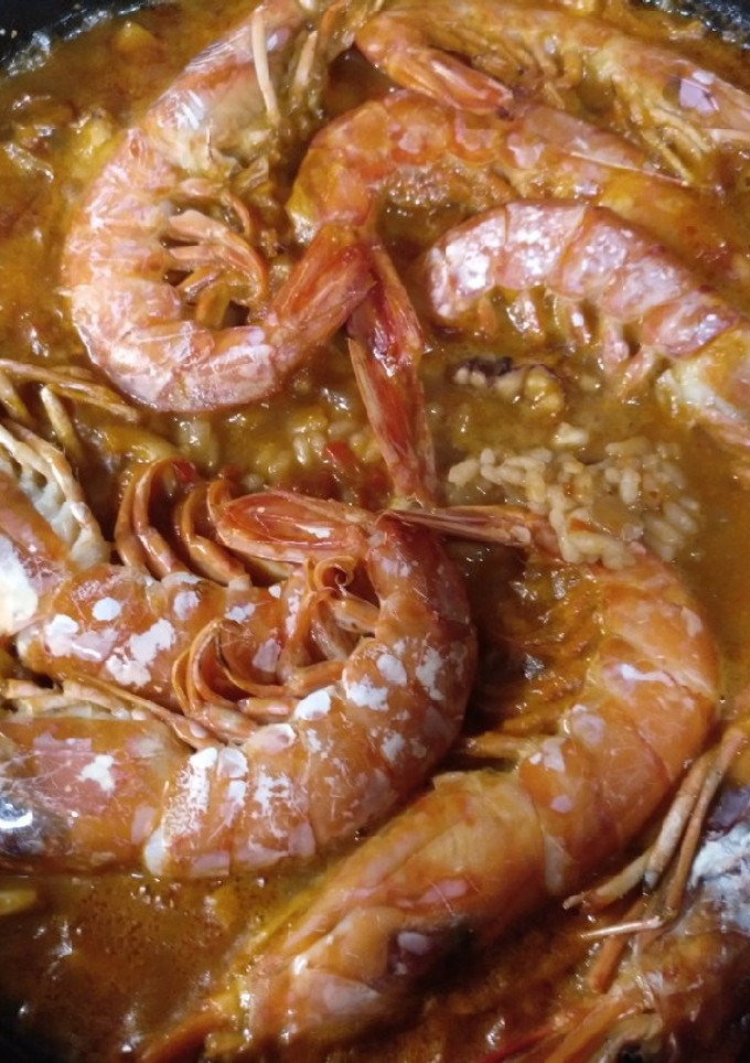 Una foto de Paella de pescado