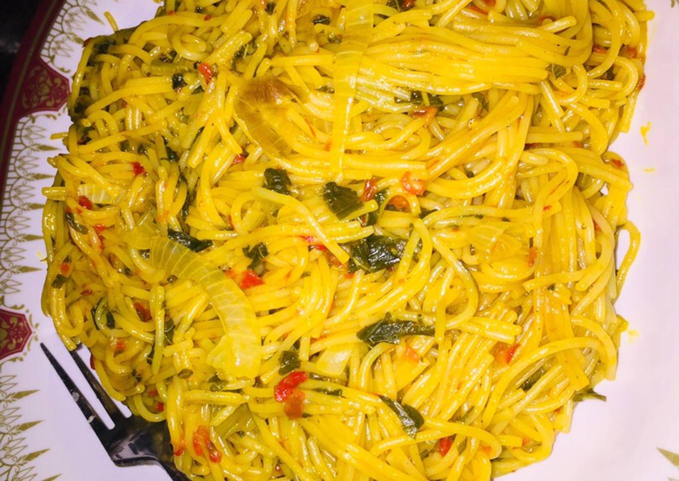 Red oil Spaghetti with spinach