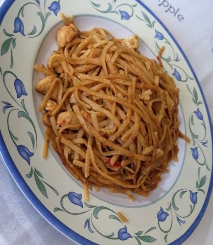 Foto principal de Tallarines con pollo y salsa soja