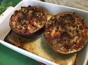 Une photo de Aubergine violette italienne farcie thon tomates poivron