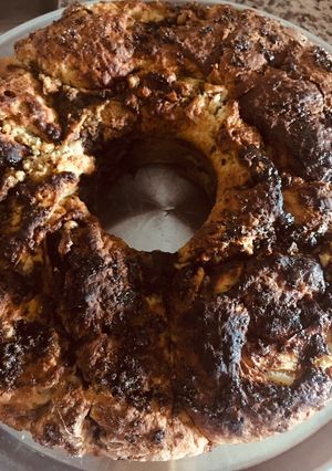 Una foto de ROSCA rellena de RICOTA, MANZANAS, NUECES, PASAS Y AZÚCAR NEGRA💃🏿🍩🧉🍩🧉🤩😋
