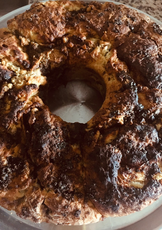 Una foto de ROSCA rellena de RICOTA, MANZANAS, NUECES, PASAS Y AZÚCAR NEGRA💃🏿🍩🧉🍩🧉🤩😋
