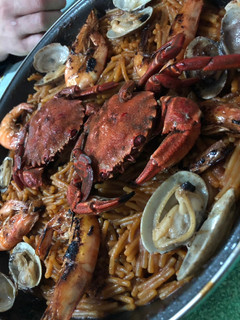 Una foto de Fideos de marisco 🦀🦐😋