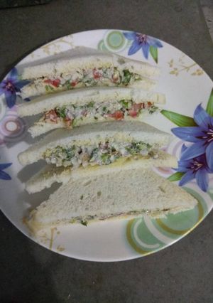 A picture of Hung curd sandwich.
