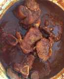 Codillo de cerdo en salsa de chile negro