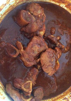 Una foto de Codillo de cerdo en salsa de chile negro