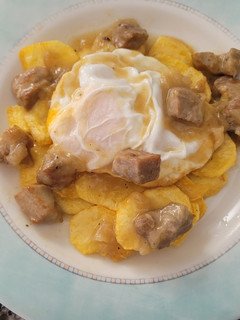 Una foto de Huevos rotos con carne magra de aprovechamiento