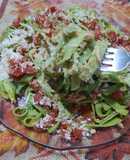 Fideos salteados con tomate y ajo