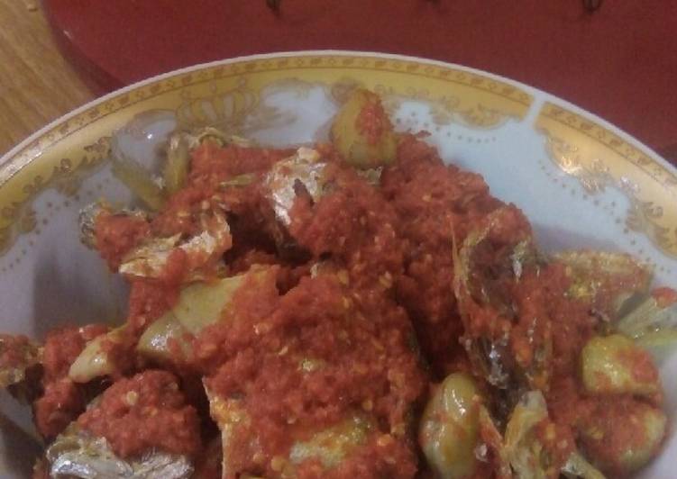 Bagaimana Menyiapkan Ikan Selar Jengkol Balado Anti Gagal