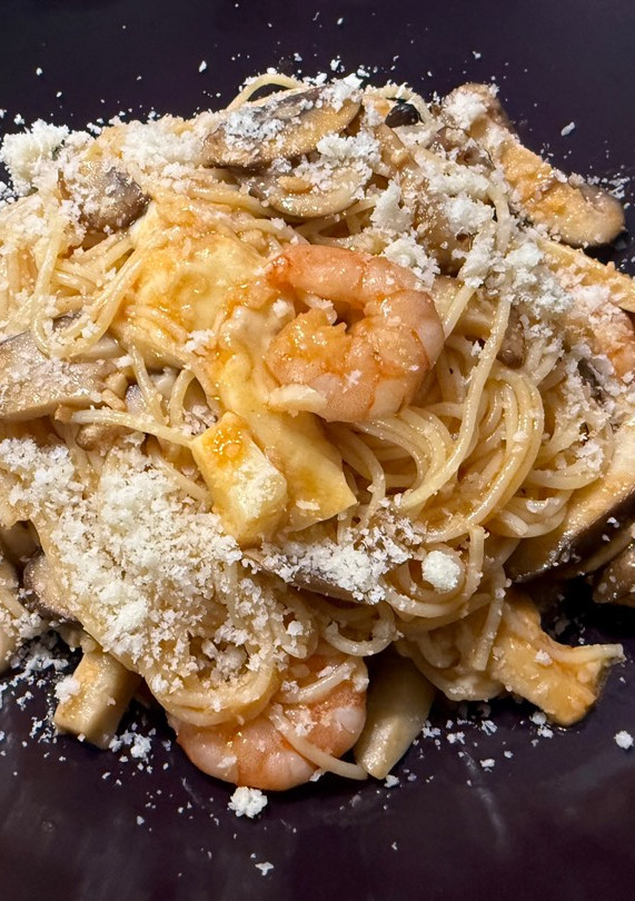 Una foto de Spaghetti al sugo di Mare e di Terra (Espaguetis Mar y Montaña)