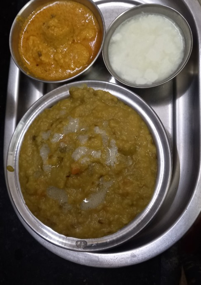 A picture of Moong daal vegetable khichdi.