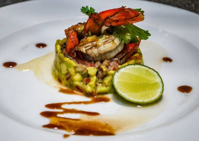 Prawns temptations with classic guacamole
