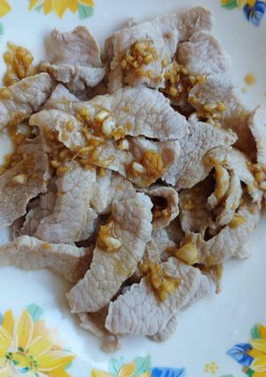 薑蒜末醬料蘸臺灣霜降僧帽肉 的食譜成品照片