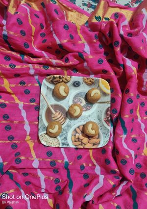 A picture of Besan burfi (Magas ladoo).