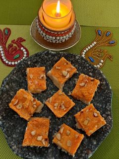 खोबऱ्याची बर्फी (khobryachi barfi recipe in marathi) रेसिपी चे मुख्य फोटो 