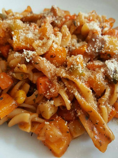 Una foto de Fusilli con verduras