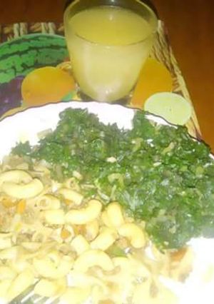 A picture of Macaroni n minced beef with creamed spinach.