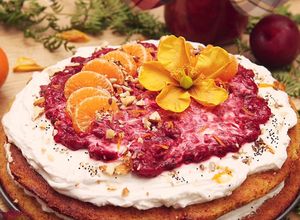 Foto de Bolo de Laranja com Chantilly de Coco e Ameixa