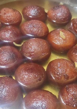 A picture of Gulab jamun.