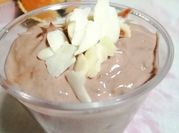Una foto di dolci con budino vaniglia