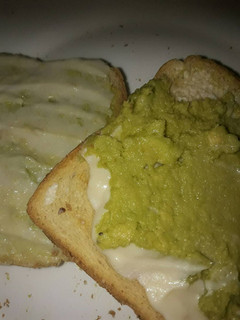 Foto principal de Tostada de aguacate con queso cabra y miel de eucalipto