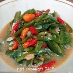 A picture of Tumis genjer kuah tauco.
