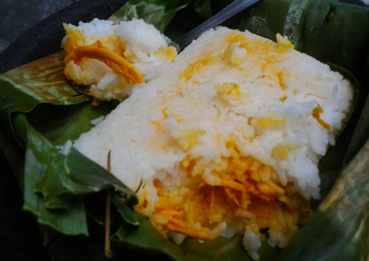 Resep @ENAK Nasi Bakar Isi Ayam Suwir menu masakan sehari hari
