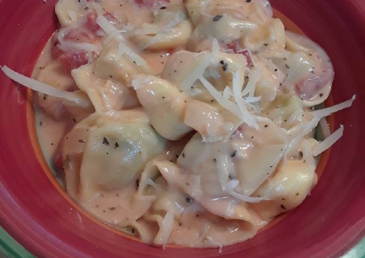 Recipe of Award-winning Tortellini with a Creamy Tomato Basil Sauce